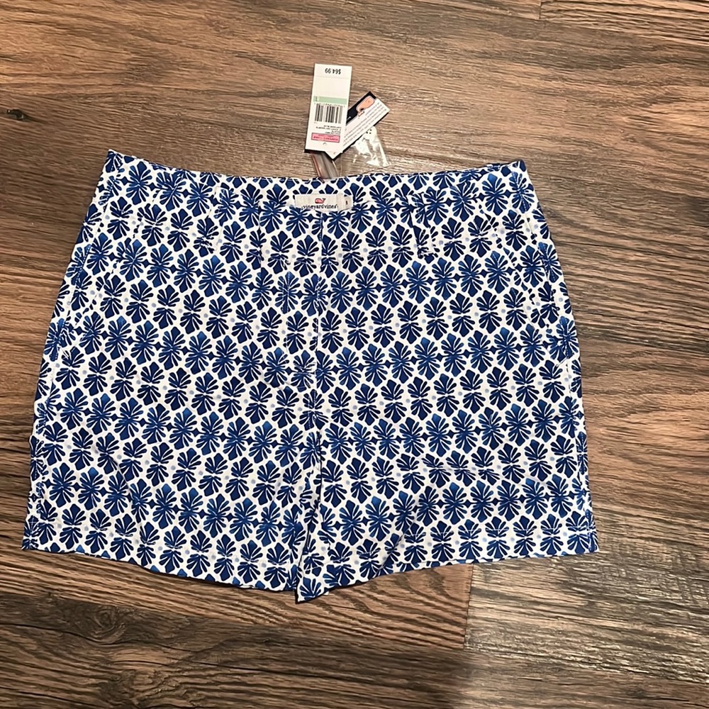Vineyard Vines 5’ shorts